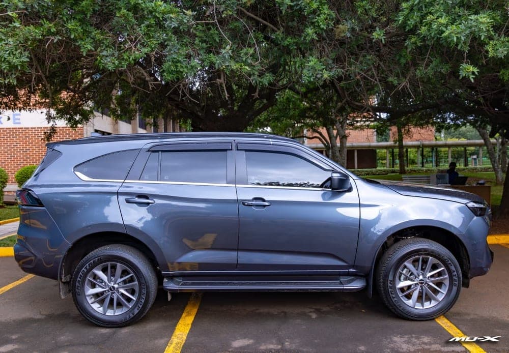 Isuzu mu-X LS-U gallery 3