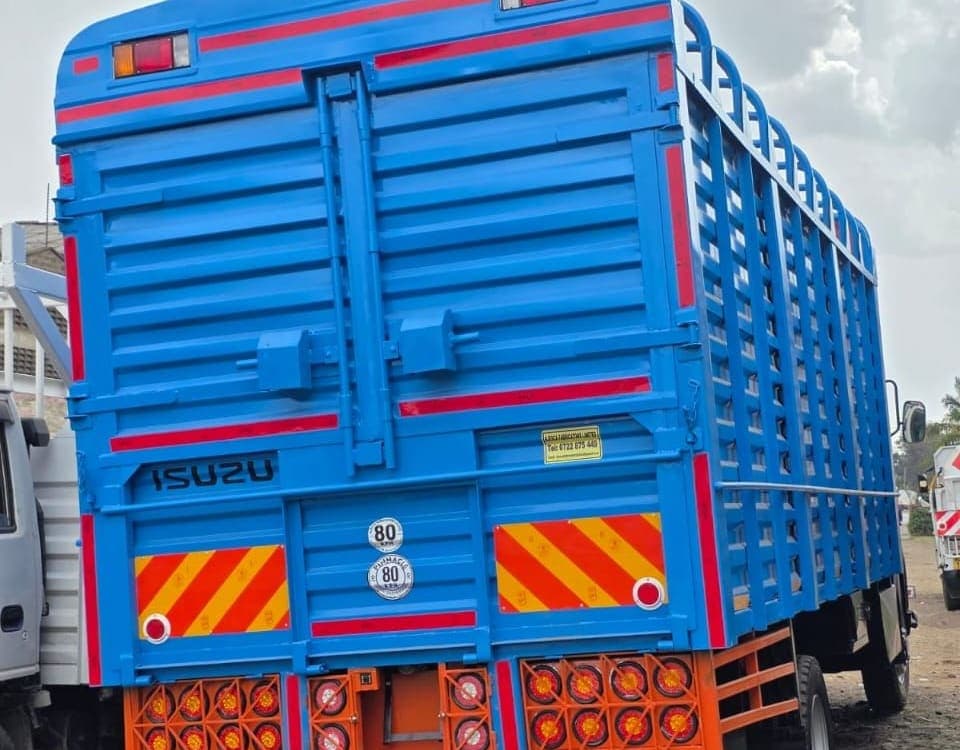 Isuzu FRR90N Truck - Medium Duty (F-Series) gallery 5
