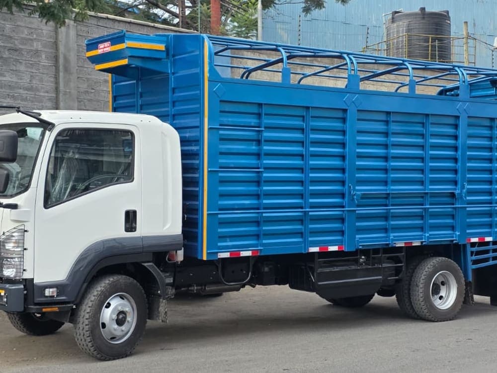 Isuzu FRR90N Truck - Medium Duty (F-Series) gallery 1
