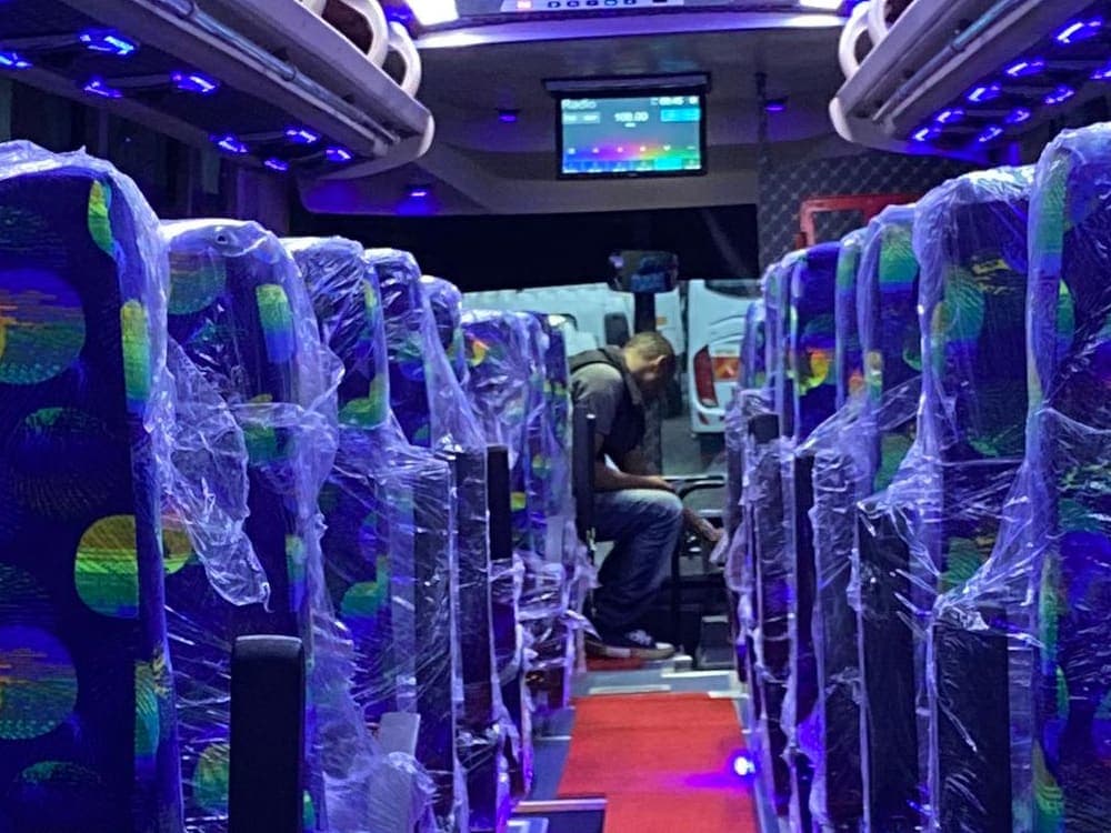 Isuzu FVR34S Bus (67-Seater) gallery 3