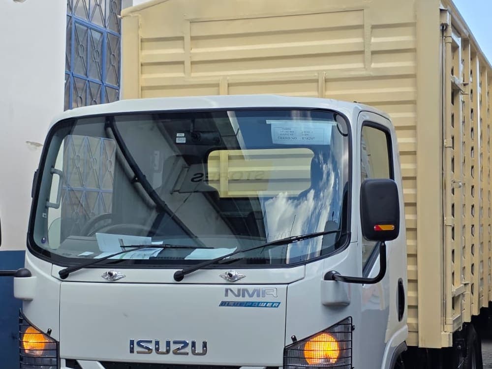 Isuzu NMR85H Truck - Light Duty (N-Series) gallery 2
