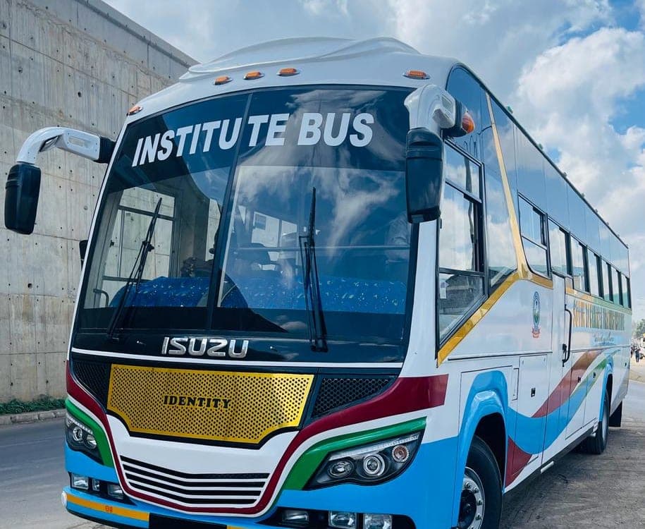 Isuzu FRR90 Bus (50-seater) gallery 5