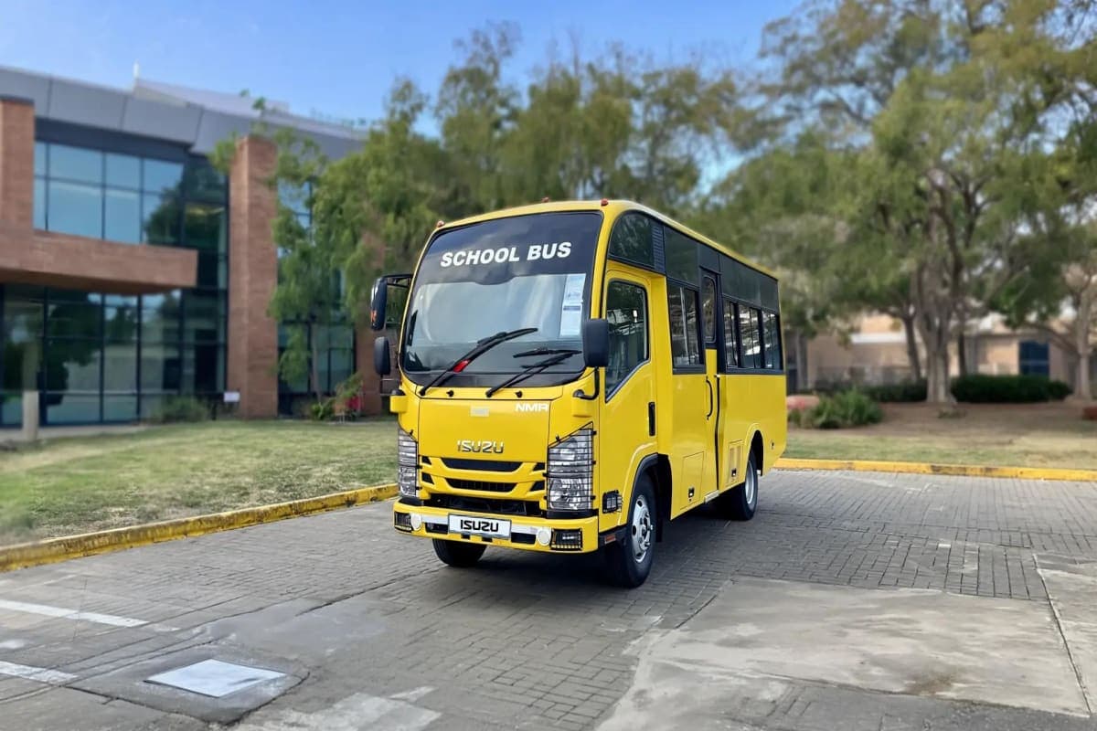 Isuzu NMR85 Bus (25-Seater) - View 1