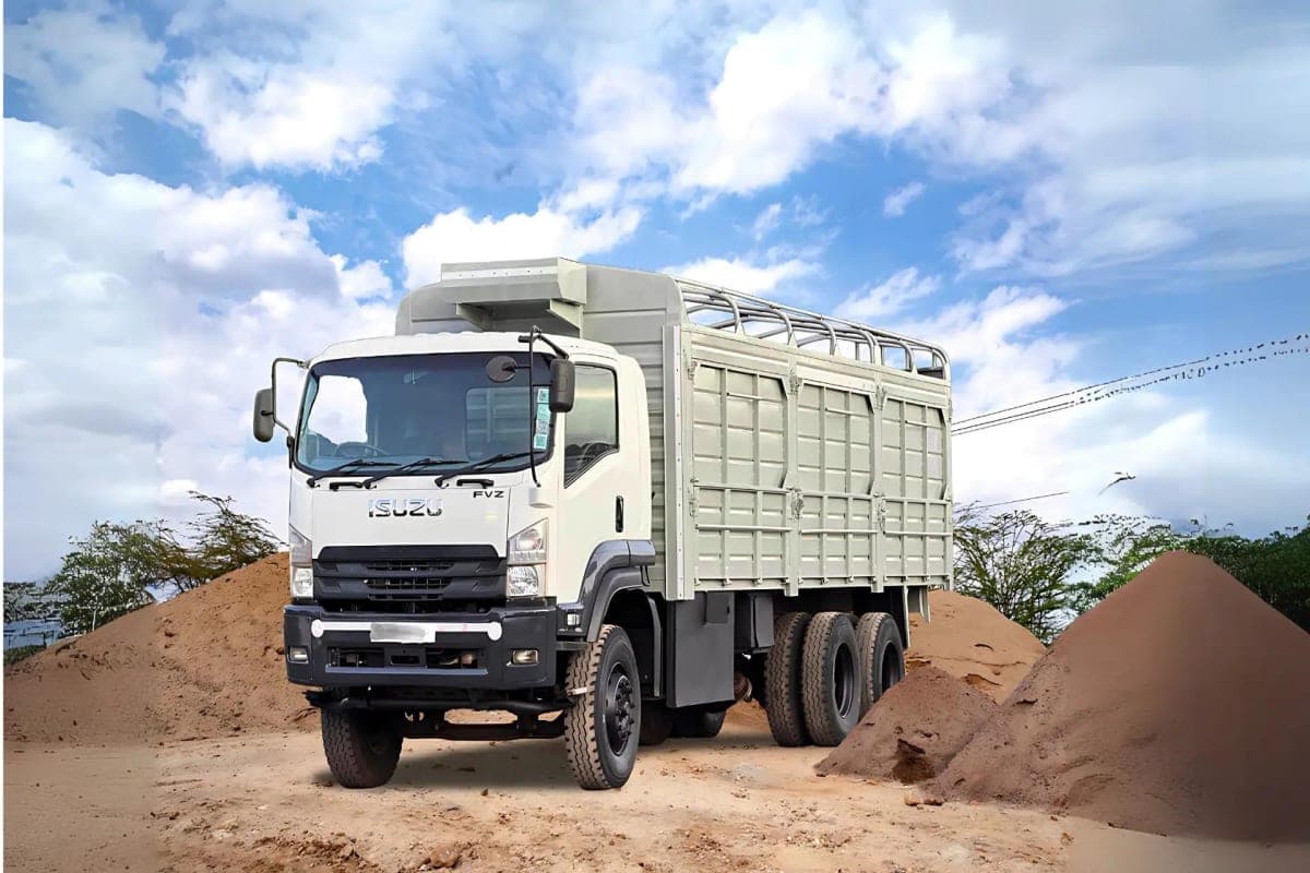 Isuzu FVZ34T Cargo Truck Chassis - Medium Duty (F-Series) - View 1