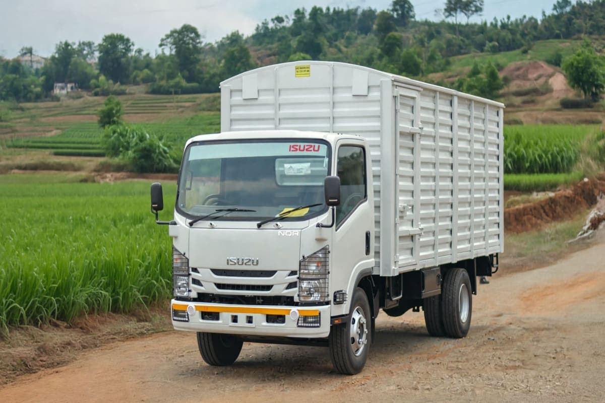 ISUZU NQR81 Truck - Light Duty (N-Series) - View 1